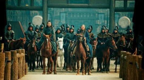 空城计中诸葛亮除了抚琴,为何还让人在城门口扫地?