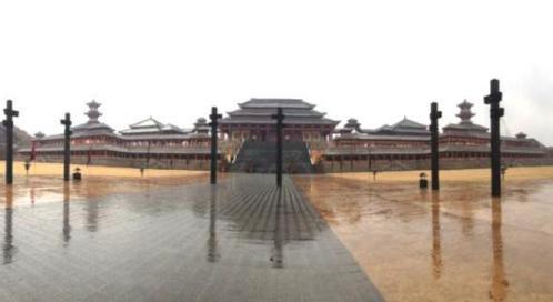 强大的秦王朝为什么只存在了15年？秦汉之间存在什么的差别是什么？