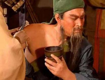 历史上对自己狠的人到底有多狠 看看三国时期的这几位就知道了