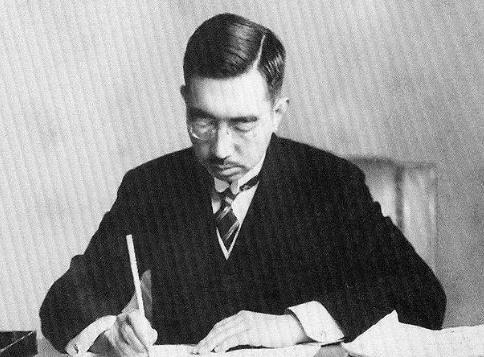 日本投降后，天皇为什么不自杀？只回答了四个字