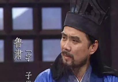 赤壁之战的功臣是谁 是周瑜还是孔明 赤壁之战的功臣是谁 是周瑜还是孔明