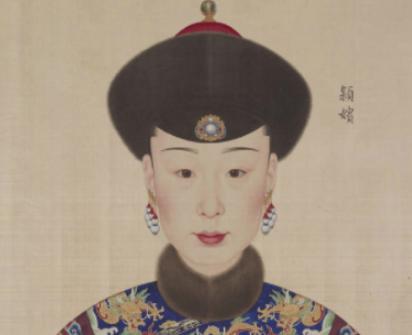 她是乾隆亲封的贵妃，最后死得莫名其妙