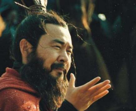 徐州大战双方的兵力差不多 为什么刘备会败的那么惨呢 徐州大战双方的兵力差不多 为什么刘备会败的那么惨呢