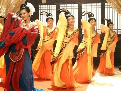 他手中紧握重兵又是父亲 为什么在目睹戚夫人遭受折磨却毫无反应呢