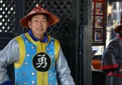 为何清军衣服上有的写着“兵”有的写着“勇”？哪个更厉害？