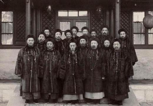 清朝建立的皇族内阁是怎么回事？他们为什么没有实行立宪制