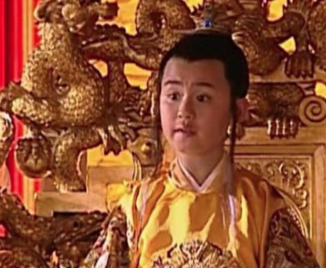 万历皇帝朱翊钧耍酒疯,李太后拿出一部书被吓傻了 万历皇帝朱翊钧耍酒疯,李太后拿出一部书被吓傻了