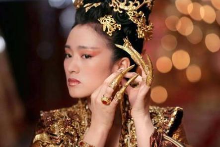 清朝嫔妃为什么流行戴甲套？甲套有哪些含义？