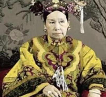 揭秘慈禧陵墓之谜 为什么陵墓周围连草都没有生长呢