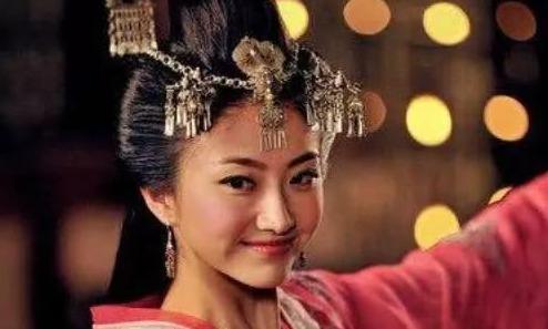 周幽王为博得褒姒一笑,用了很多方法,烽火戏诸侯只是其中之一? 周幽王为博得褒姒一笑,用了很多方法,烽火戏诸侯只是其中之一?