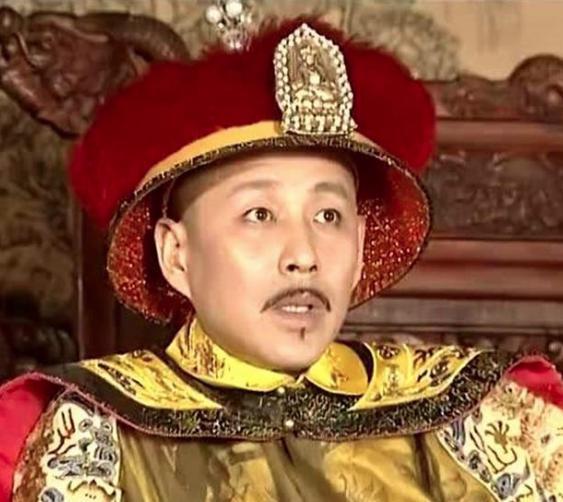 康熙祭拜孔子，到墓前为什么不肯下跪？