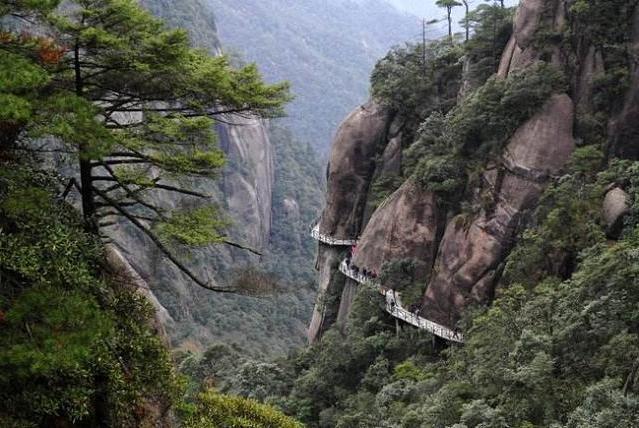 诸葛亮说刘备占人和,能战胜曹操天时和孙权地利,为何蜀汉先亡?
