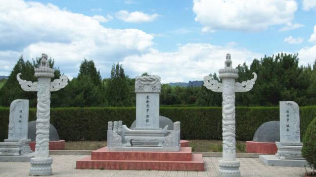 溥仪死后被葬在了什么地方?是清朝的皇陵之中吗 溥仪死后被葬在了什么地方?是清朝的皇陵之中吗
