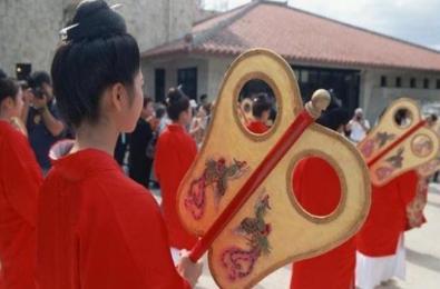 古代皇帝后边的扇子是用来干嘛的 有什么作用呢