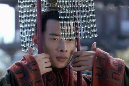 刘备打着兴复汉室的口号 为什么汉献帝就是没有去找他呢 刘备打着兴复汉室的口号 为什么汉献帝就是没有去找他呢