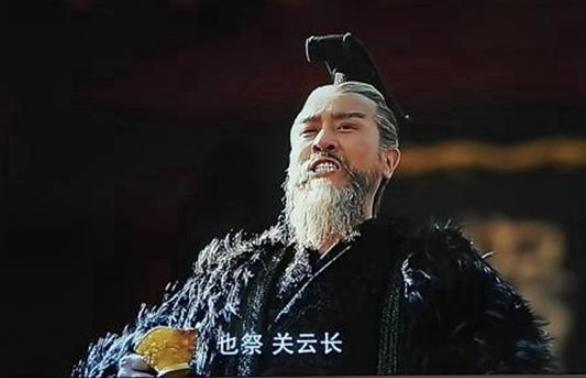 曹操去世后曹彰拥兵10万，他是对帝位没兴趣吗？