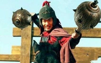 岳飞能打败铁浮屠除了实力强悍之外 还要靠两件武器的帮忙 岳飞能打败铁浮屠除了实力强悍之外 还要靠两件武器的帮忙