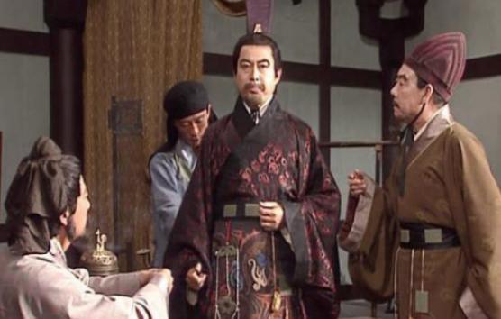 许靖已年老且无才，刘备为什么要重用他？
