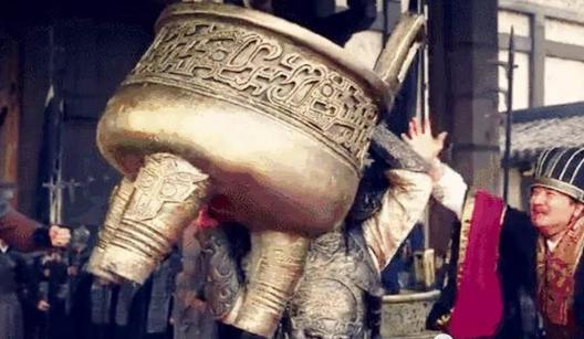 秦武王也不傻,为何偏偏要举起重鼎,然后不小心压死自己呢?