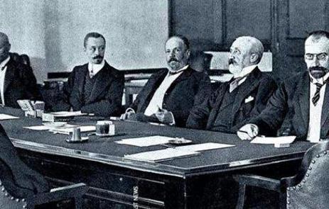 《中俄密约》是怎么签订的？李鸿章访俄衰败之气被对方一眼看尽！