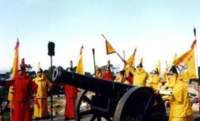 明朝火器已经那么的厉害了 为何清朝反而使用刀剑呢