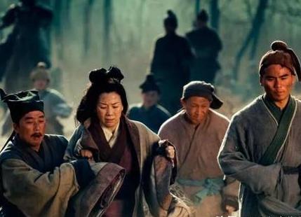 王宇是怎么从人生巅峰跌落神坛的 杀完董卓之后就开始骄傲自负 王宇是怎么从人生巅峰跌落神坛的 杀完董卓之后就开始骄傲自负