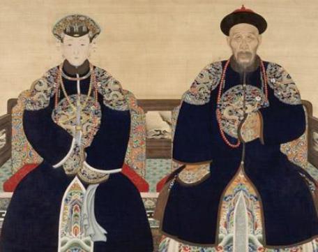 清朝皇后住在家里时，为何父亲母亲都要向她下跪行礼？