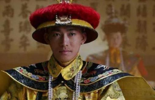 慈禧路过李莲英家皱了下眉，李突然磕头请假并火速赶回：奴才该死！