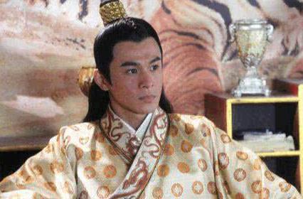 他效忠李建成的誓死效忠 而在为李世民效力之时依如此