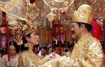 皇帝们是如何选择<a href=https://www.lishiji.cn/lishi/11813/ target=_blank class=infotextkey>侍寝</a>的<a href=https://www.lishiji.cn/lishi/3304/ target=_blank class=infotextkey>妃子</a>们的 他们都使用什么方法呢