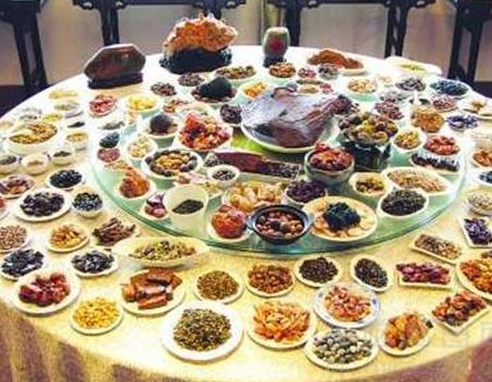 古代皇帝吃饭的排场有多大 一顿饭到底有多少菜呢 古代皇帝吃饭的排场有多大 一顿饭到底有多少菜呢