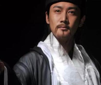 诸葛亮出兵打仗的时候为什么总坐轮椅呢 这个轮椅到底有什么作用