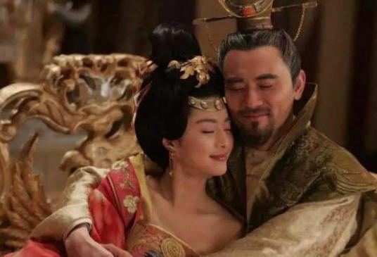 嫔妃生下皇子，皇帝高兴不已，结果江山因此毁了