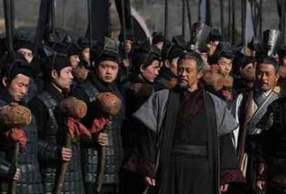 春秋战国时期的佩剑的风俗是怎么出现 为什么会蔓延到整个社会呢 春秋战国时期的佩剑的风俗是怎么出现 为什么会蔓延到整个社会呢
