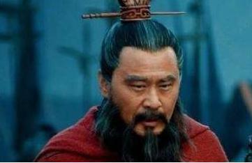 曹操去小妾房里休息,为何醒来将其杖毙?