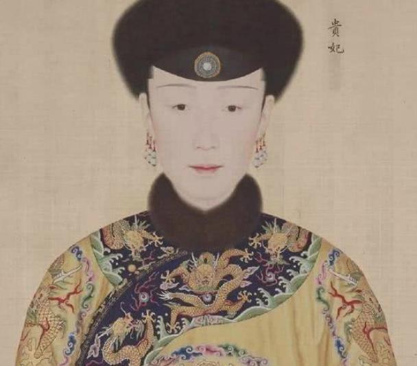 乾隆一生中为两位妃子抬旗，这两位妃子分别是谁？