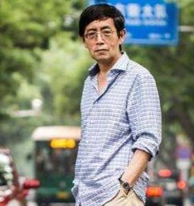 朦胧诗派顾城“黑夜给了我黑色的眼睛，我却用它来寻找光明”