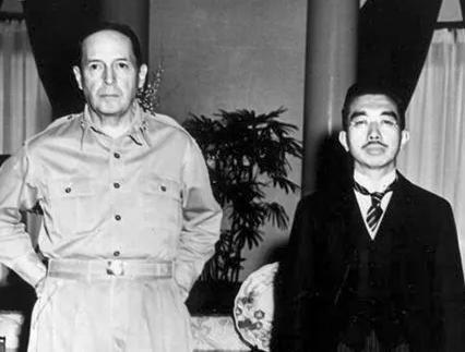 日本投降后，天皇为什么不自杀？只回答了四个字