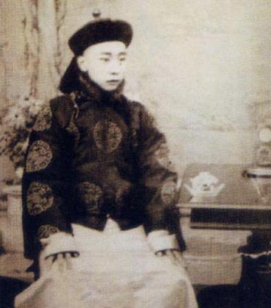 爱新觉罗·奕纬顶撞老师,被父皇一脚踢死 爱新觉罗·奕纬顶撞老师,被父皇一脚踢死
