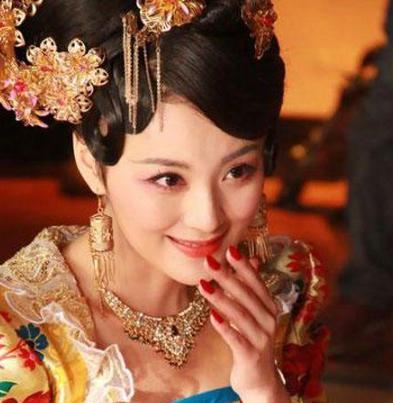 富家千金倒贴嫁妆追穷小子,后当上皇帝，眼光广阔