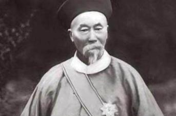 关于塞防和海防，李鸿章主张放弃收复新疆的原因是什么？