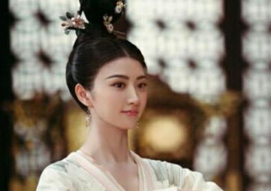 此女命运坎坷成王妃后流落民间,儿子长大之后找了她一生! 此女命运坎坷成王妃后流落民间,儿子长大之后找了她一生!