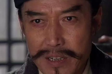 林冲对陆谦有知遇之恩，但陆谦却要陷害林冲