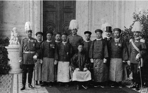 大清连龙兴之地都可以不要，那为什么一定要收复新疆？？