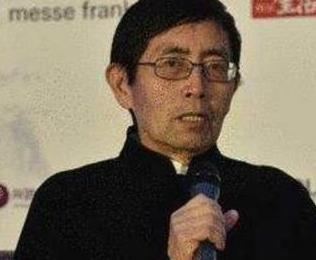 朦胧诗派顾城“黑夜给了我黑色的眼睛，我却用它来寻找光明”