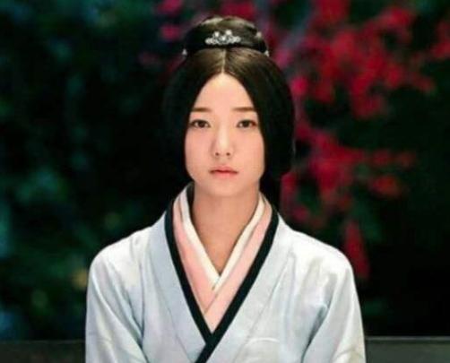 西夏皇帝李谅祚13岁时爱上表嫂,最后还把表嫂一家杀光 西夏皇帝李谅祚13岁时爱上表嫂,最后还把表嫂一家杀光