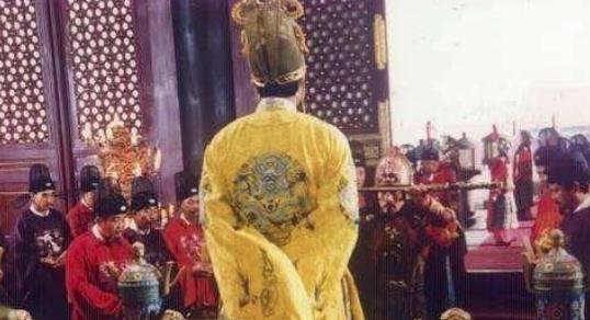 古代大臣们上朝的时候,如果突然想上大号该怎么办? 古代大臣们上朝的时候,如果突然想上大号该怎么办?