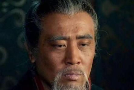 曹操摆鸿门宴煮酒论英雄 为什么他会放过刘备呢 曹操摆鸿门宴煮酒论英雄 为什么他会放过刘备呢