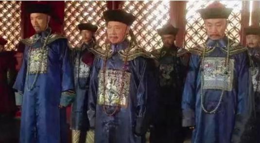 清朝官员上朝时有满族汉族之分吗？