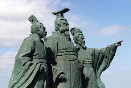 为什么秦始皇在位期间没有人在敢造反 他都做了什么事情 为什么秦始皇在位期间没有人在敢造反 他都做了什么事情